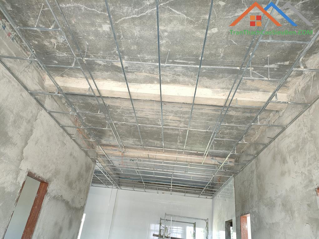 Hệ khung xương bằng sắt hộp 2x2
