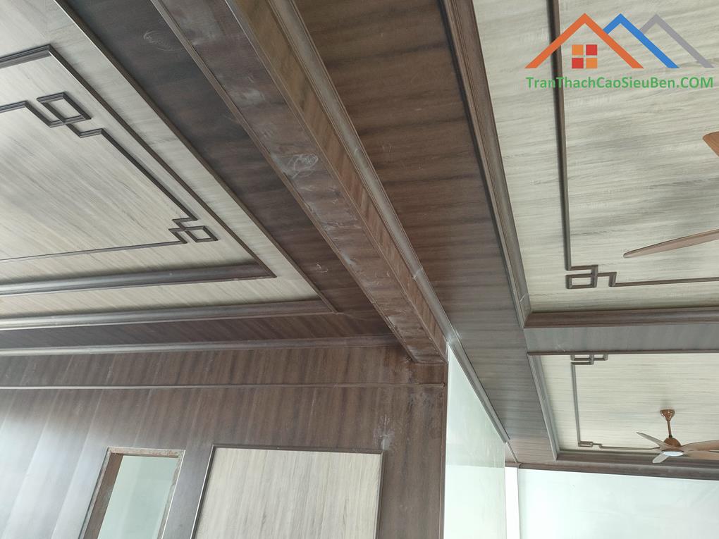 Một góc trần hoàn thiện nhưng chưa được lau chùi bụi