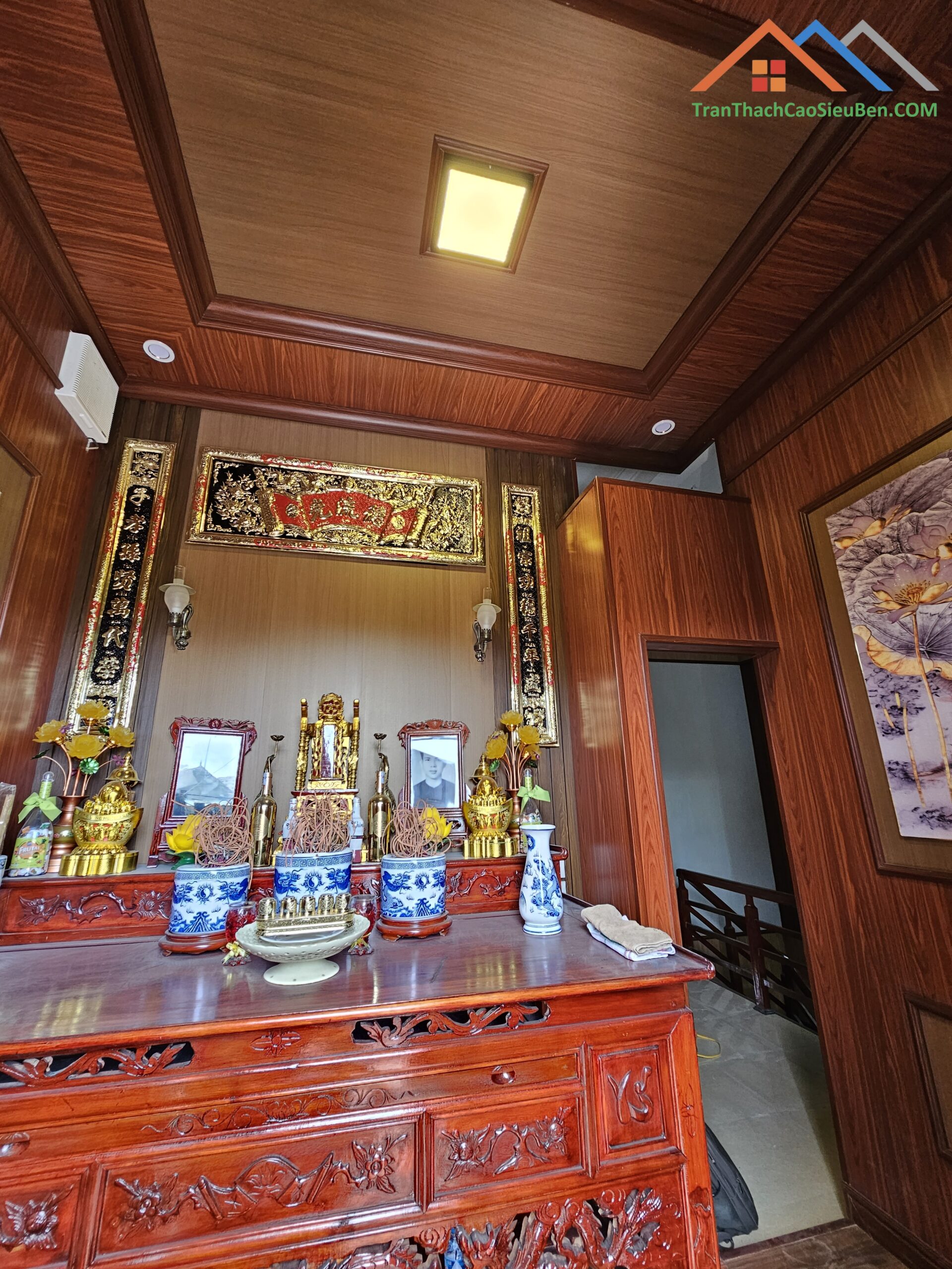 Ốp nhựa khu vực phòng thờ