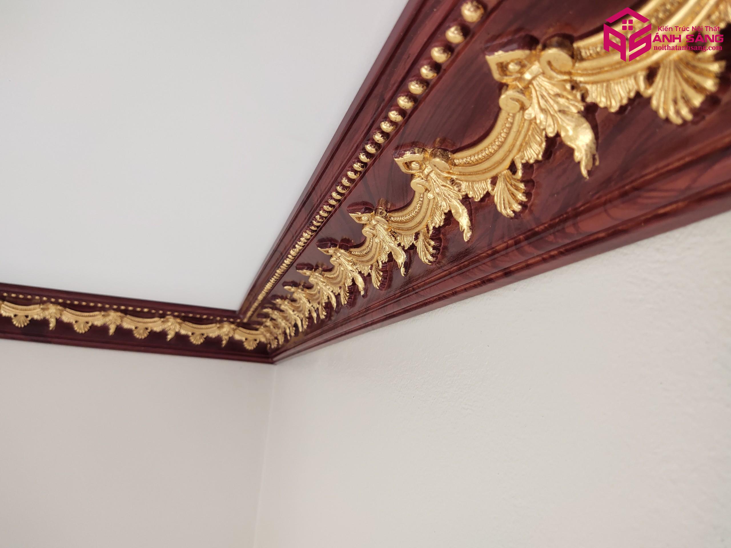 Chất liệu phào chỉ PU dát vàng giúp thi công nhanh chóng